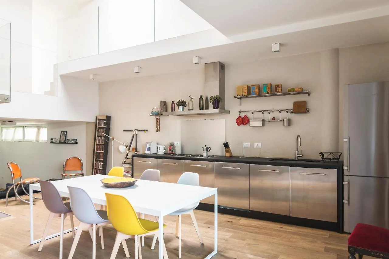 Milano Stylish Central Loft 0*, Milaan
